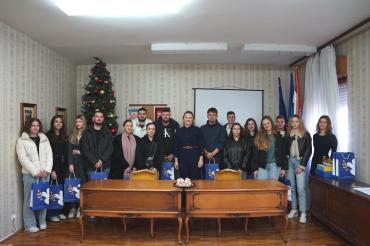Dodjeljeno još 18 stipendija za učenike i studente