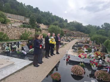 Polaganje cvijeća povodom rođendana Olivera Dragojevića