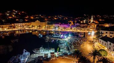 Tradicionalna regata u centru mjesta - zabava i koncert Bruna Račkog!