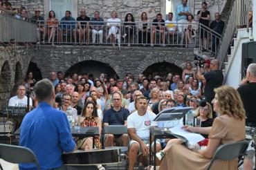 Održano predstavljanje knjige nota “Ante Gelo svira Olivera”