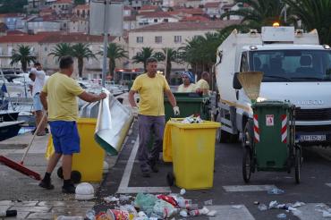 Zahvaljujući predanom radu komunalnih djelatnika i vatrogasaca, Vela Luka je već 30. srpnja potpuno očišćena i oprana