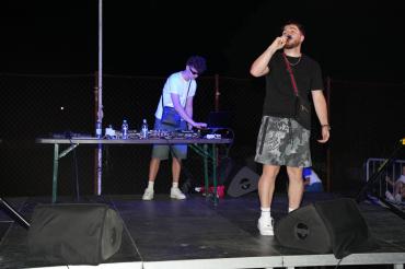 Peki i DJ Mate zabavili publiku na igralištu