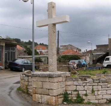 Obnovljen oštećeni križ