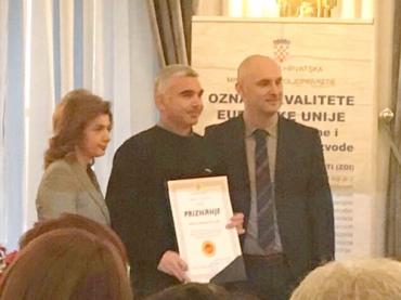 Ministar Tolušić  dodijelio priznanje u sustavu EU kvalitete Udruzi maslinara Vela Luka