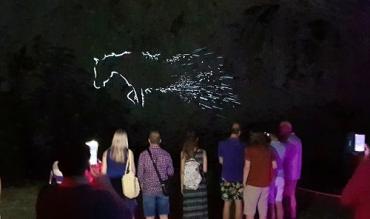 U Veloj spilji održan multimedijski performans