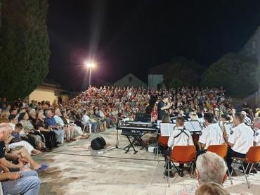 Narodna glazba godišnji koncert na pijaci posvetila Oliveru Dragojeviću