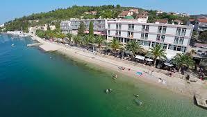 Prestanak iznenadnog onečišćenja mora na plaži hotela Posejdon u Veloj Luci