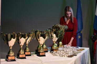 Sa 24. Noćnjaka iz Supetra u Velu Luku stiglo sedam zlatnih, četiri srebrne i jedna brončana medalja za maslinovo ulje