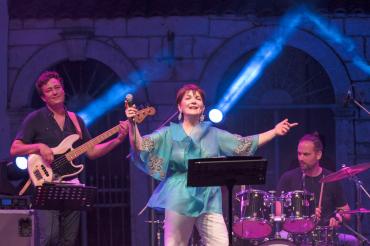 Zorica Kondža u Veloj Luci održala koncert „Vrijeme ljubavi“